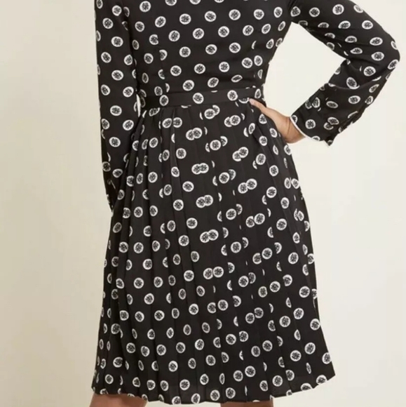 Modcloth black pleated flowers dress - Picture 4 of 9